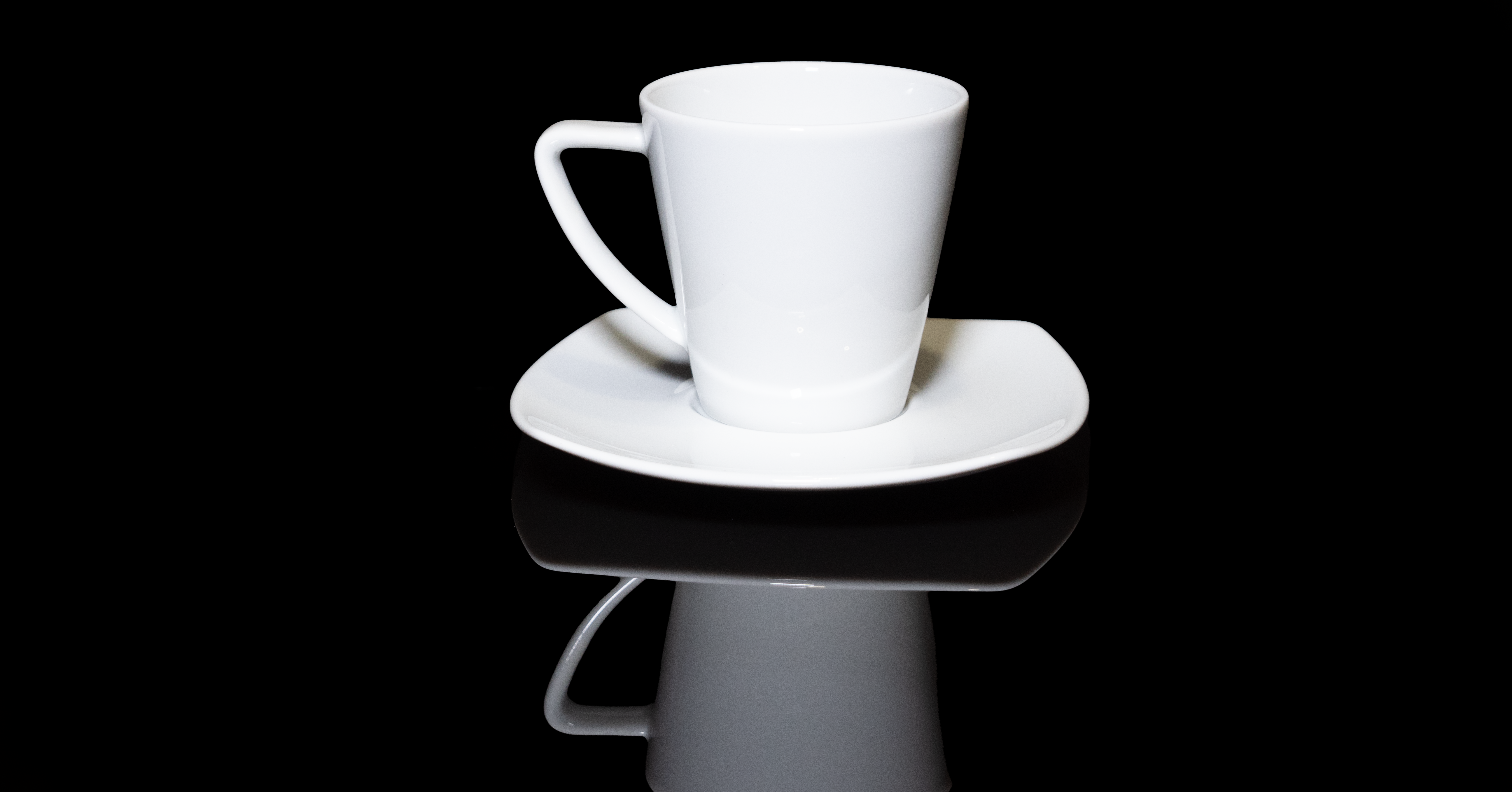 Mietgeschirr Tasse eckig inklusiv Untertasse